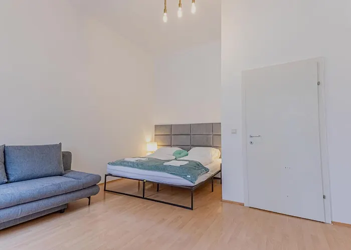 Spacious Two Bedroom Near Stadthalle