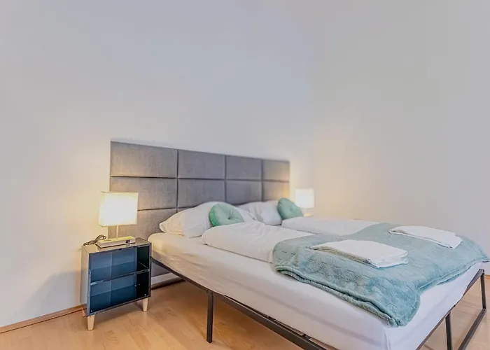 Spacious Two Bedroom Near Stadthalle וינה