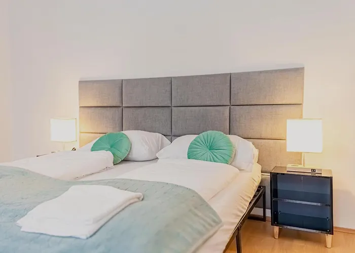 Spacious Two Bedroom Near Stadthalle