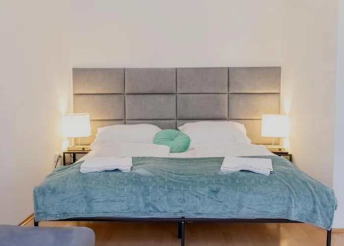 Spacious Two Bedroom Near Stadthalle