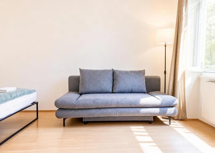 Spacious Two Bedroom Near Stadthalle וינה